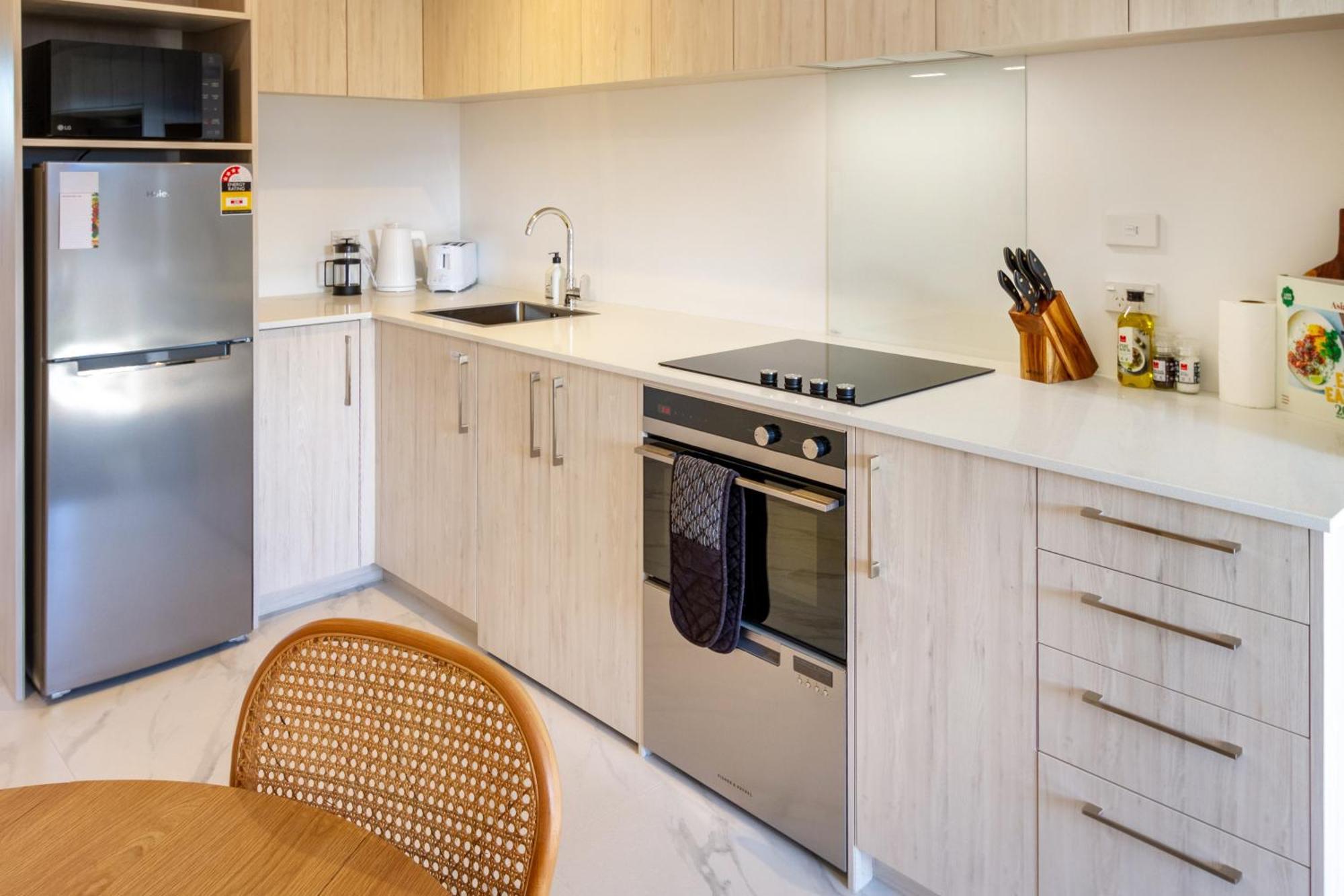 Downtown Delight: Studio At 8 Wilmer With Backyard 크라이스트처치 외부 사진