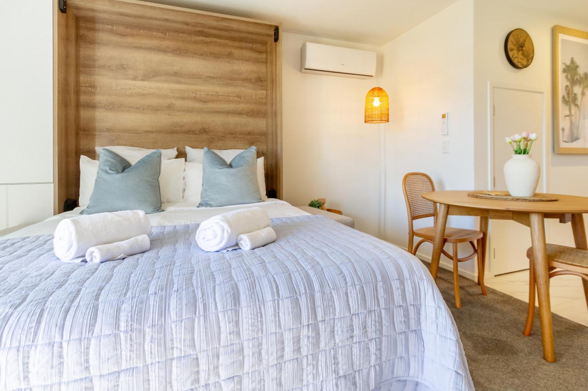 Downtown Delight: Studio At 8 Wilmer With Backyard 크라이스트처치 외부 사진